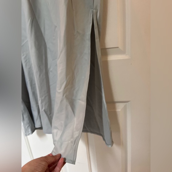 NWOT House of Harlow 1960 Pale Grey Minimalist Satin Maxi Skirt M - Picture 4 of 13